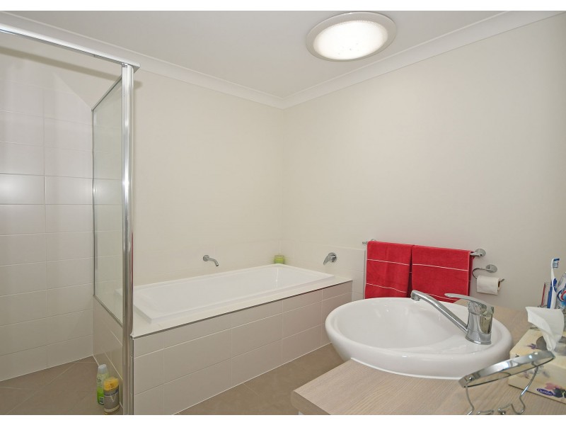 40 Augustus Boulevard, Urraween QLD 4655