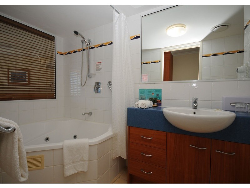 Unit 318 Mantra Resort, Urangan QLD 4655