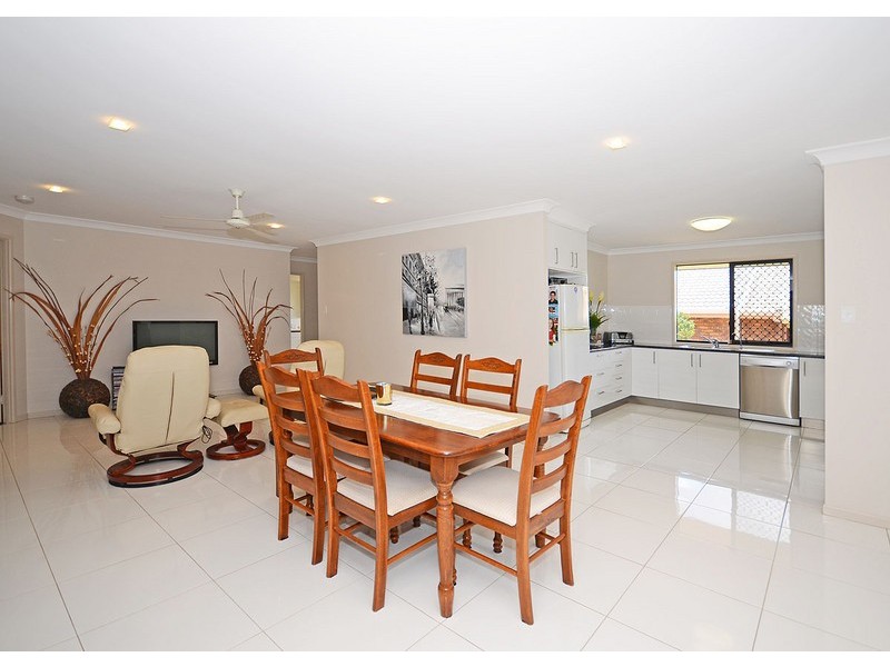 42 Crawford Drive, Dundowran QLD 4655