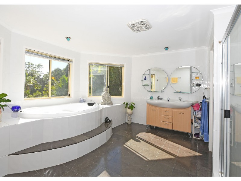 1 Ash Court, Dundowran Beach QLD 4655