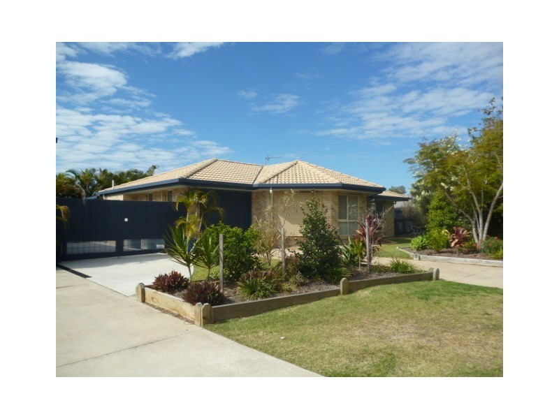 2  Whipbird Court, Urangan QLD 4655