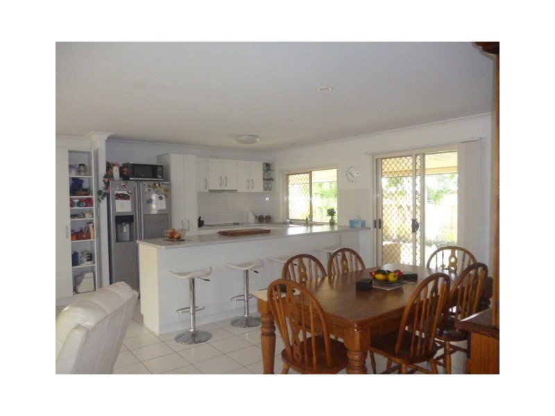 2  Whipbird Court, Urangan QLD 4655