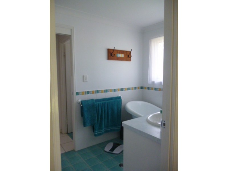 2  Whipbird Court, Urangan QLD 4655