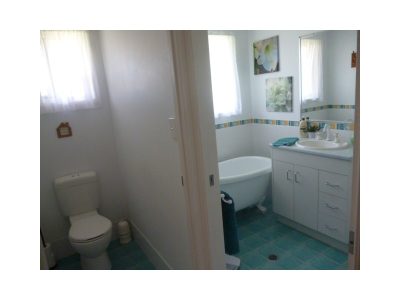 2  Whipbird Court, Urangan QLD 4655