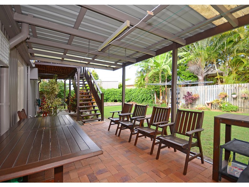 69 Hibiscus Street, Urangan QLD 4655