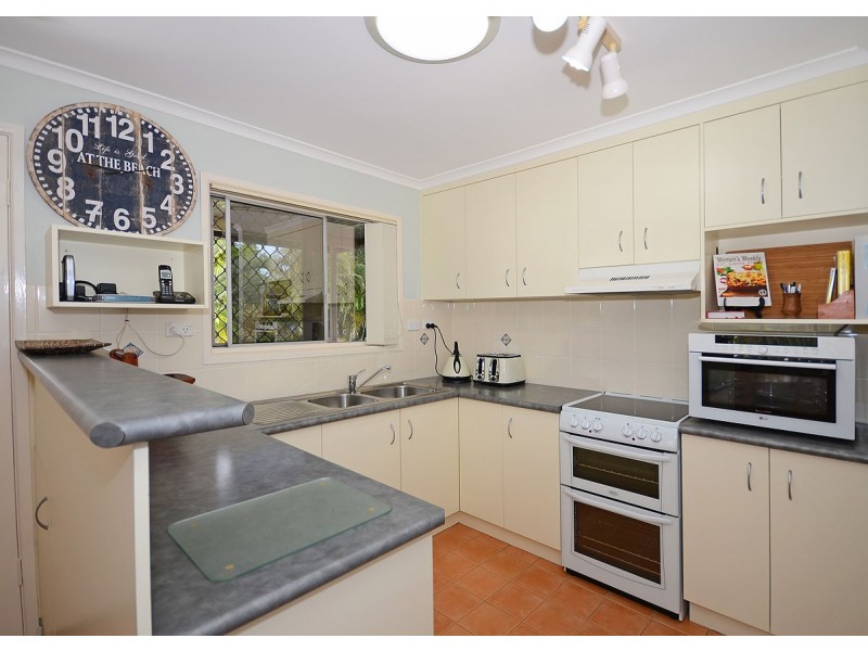69 Hibiscus Street, Urangan QLD 4655