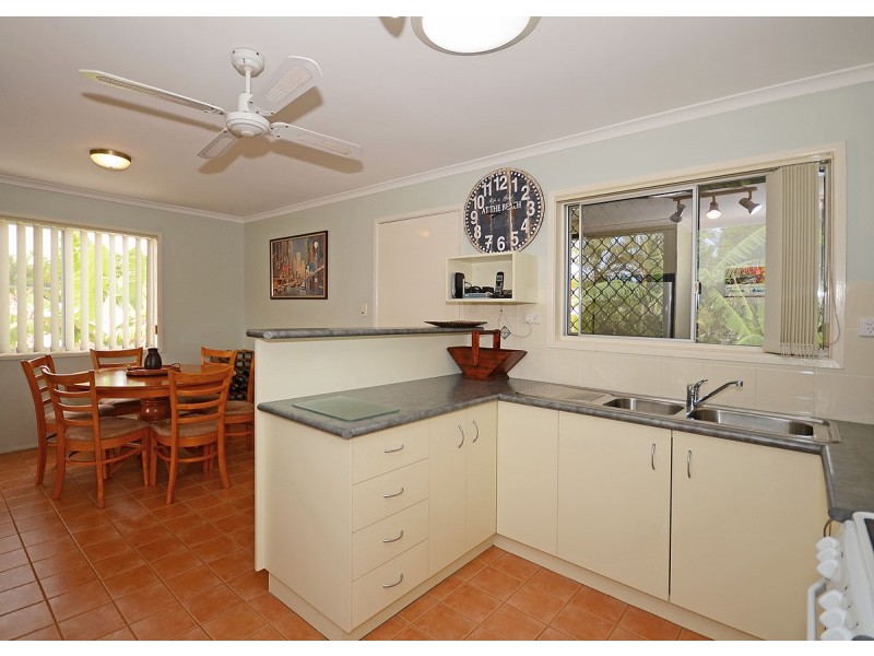 69 Hibiscus Street, Urangan QLD 4655