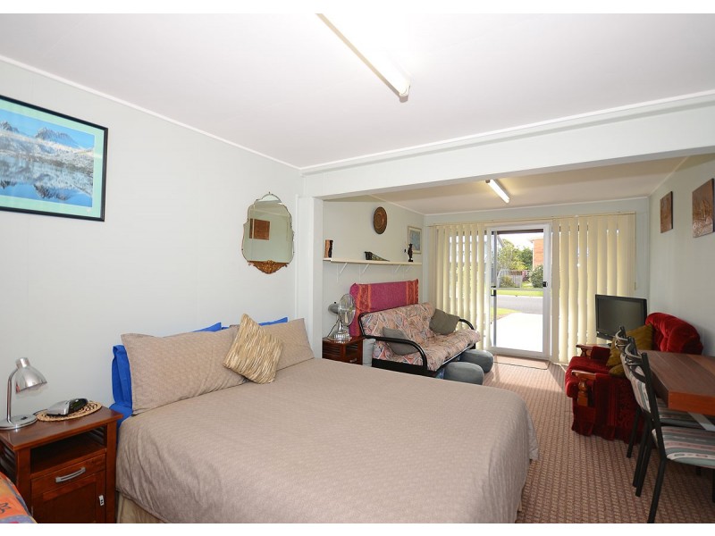 69 Hibiscus Street, Urangan QLD 4655