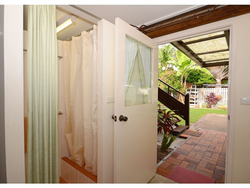 69 Hibiscus Street, Urangan QLD 4655