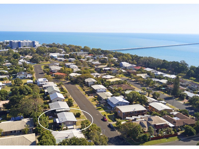 69 Hibiscus Street, Urangan QLD 4655