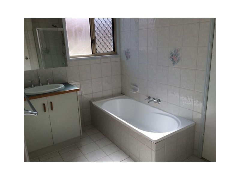 13 Woodland Close, Torquay QLD 4655