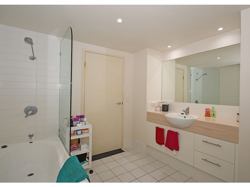 61/68 Pulgul Street, Urangan QLD 4655