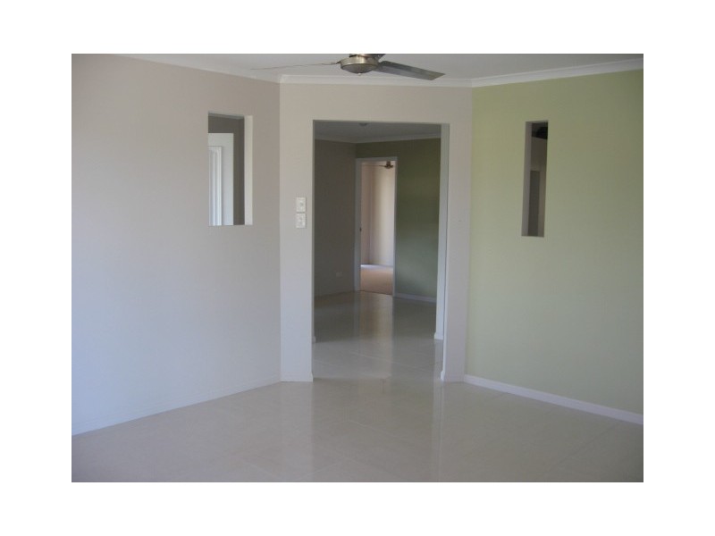 1 Diamond Crt, Point Vernon QLD 4655