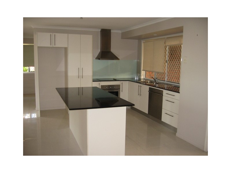1 Diamond Crt, Point Vernon QLD 4655