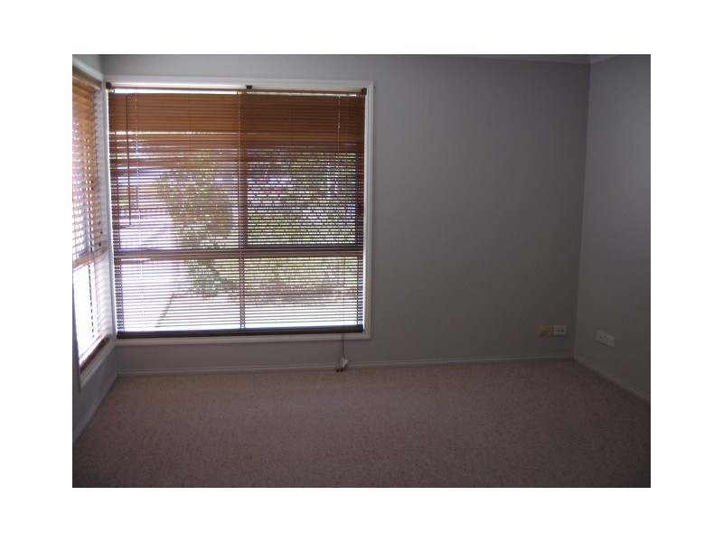 1 Diamond Crt, Point Vernon QLD 4655