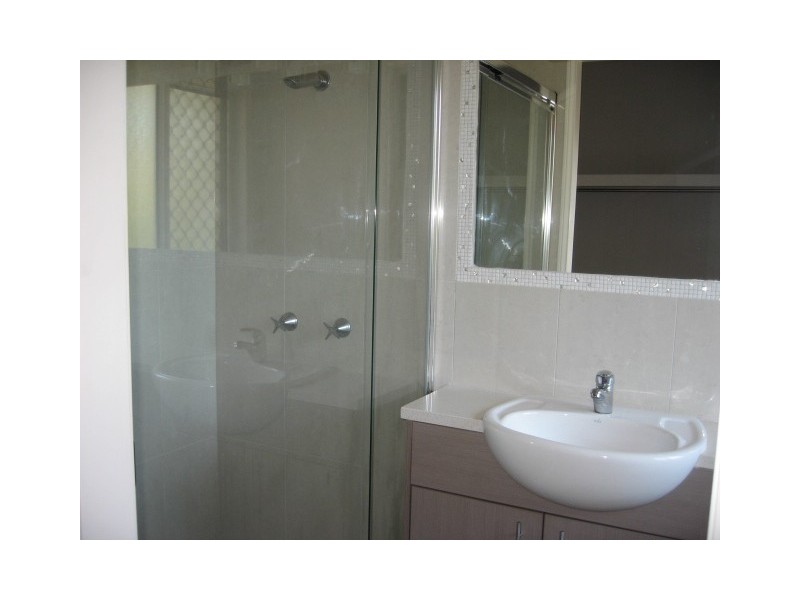 1 Diamond Crt, Point Vernon QLD 4655