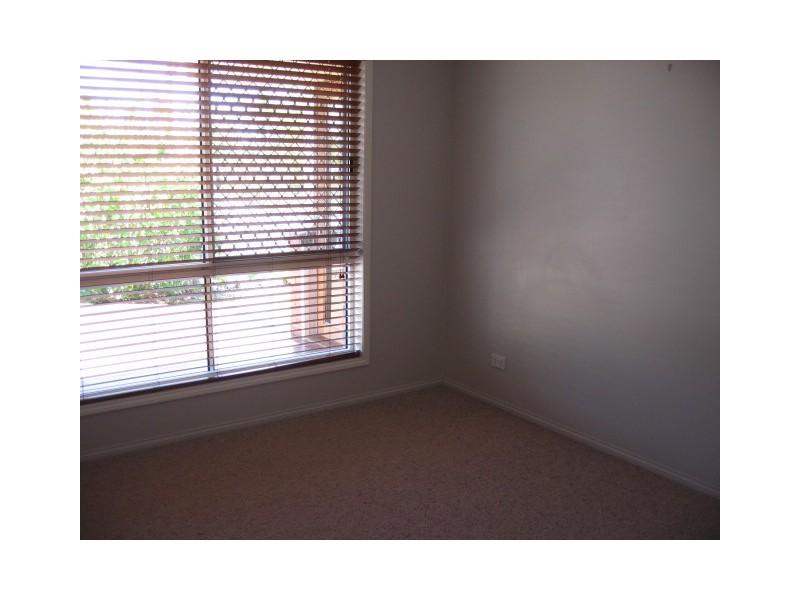 1 Diamond Crt, Point Vernon QLD 4655