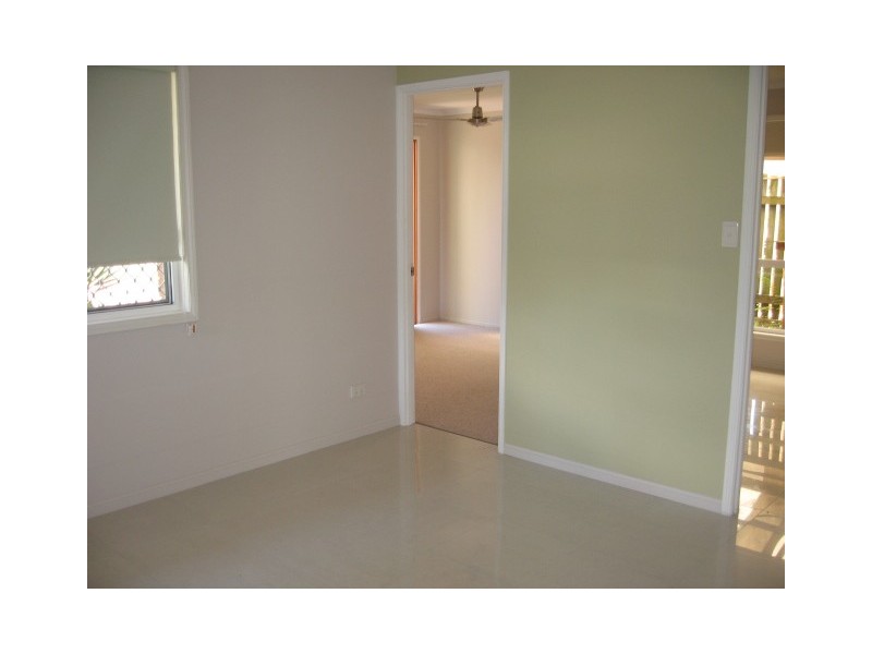 1 Diamond Crt, Point Vernon QLD 4655