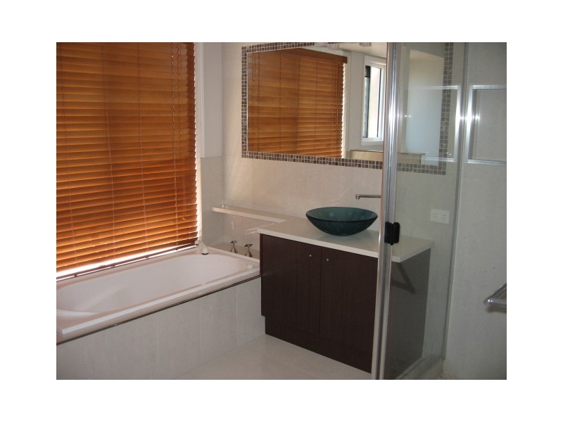 1 Diamond Crt, Point Vernon QLD 4655