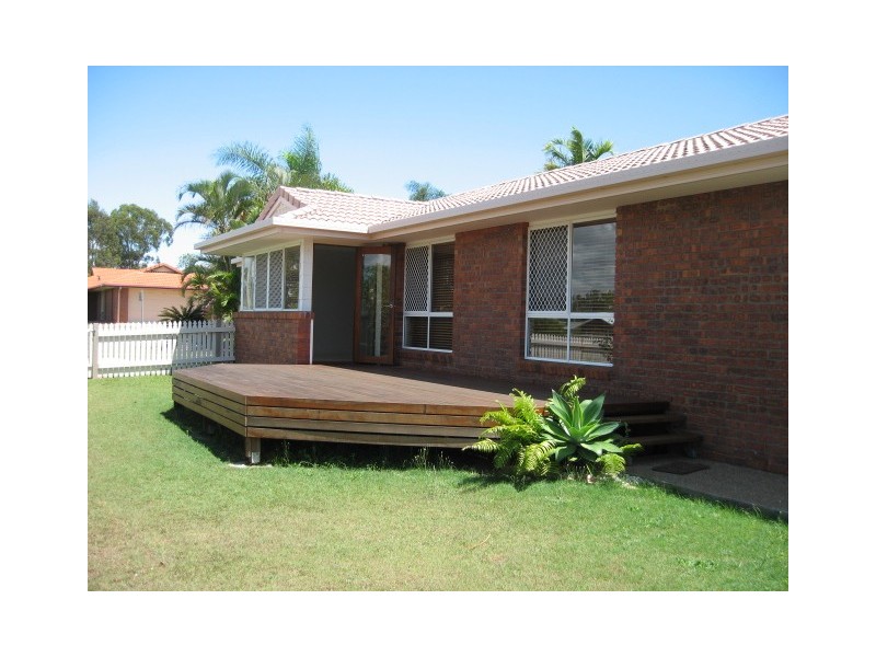 1 Diamond Crt, Point Vernon QLD 4655