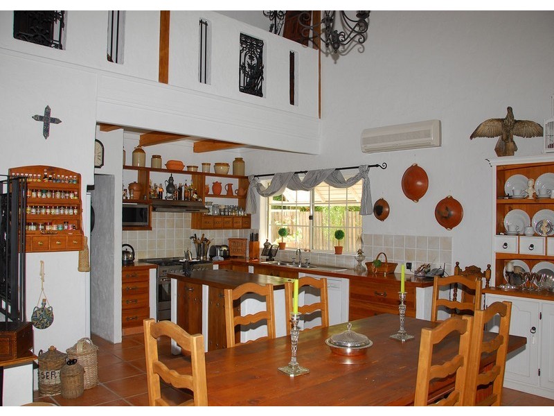 21 Earls Court, Point Vernon QLD 4655