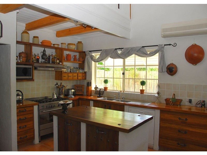 21 Earls Court, Point Vernon QLD 4655