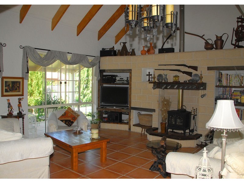 21 Earls Court, Point Vernon QLD 4655