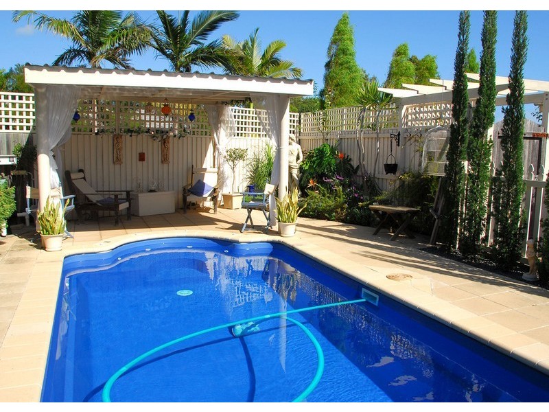 21 Earls Court, Point Vernon QLD 4655