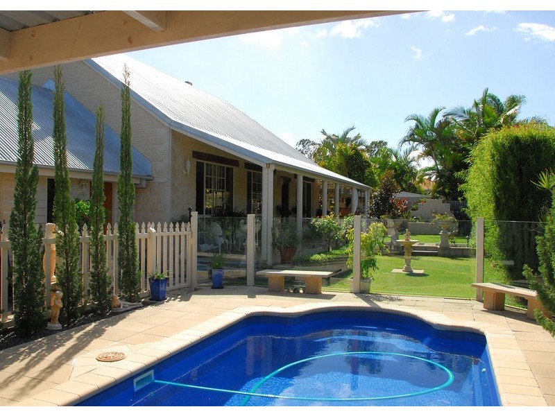 21 Earls Court, Point Vernon QLD 4655