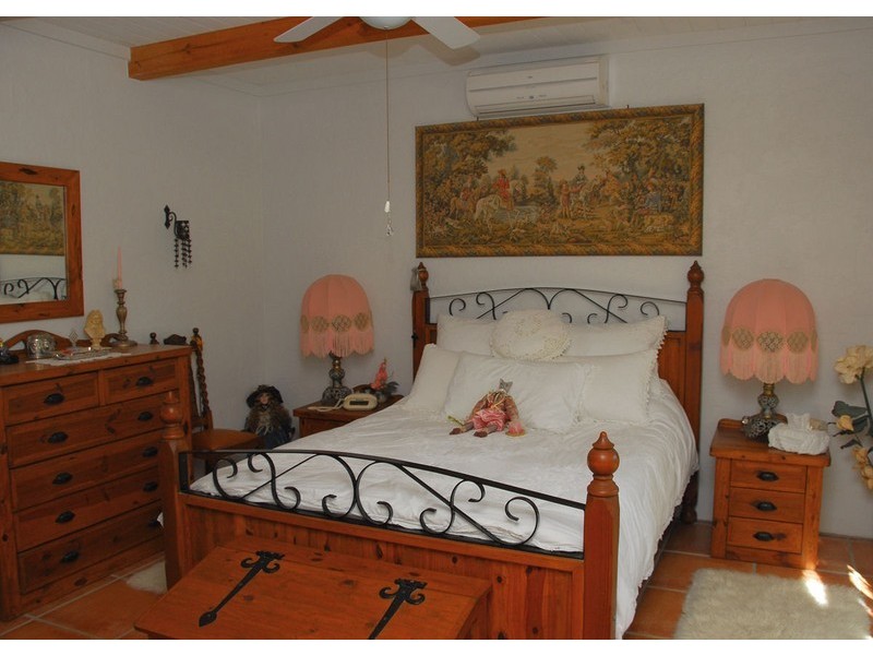 21 Earls Court, Point Vernon QLD 4655