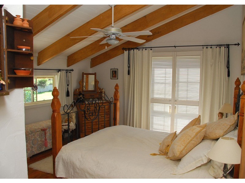 21 Earls Court, Point Vernon QLD 4655