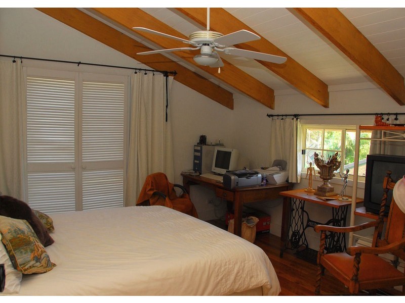 21 Earls Court, Point Vernon QLD 4655