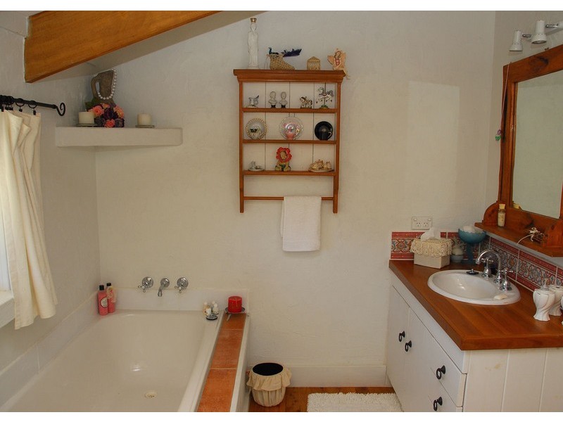 21 Earls Court, Point Vernon QLD 4655