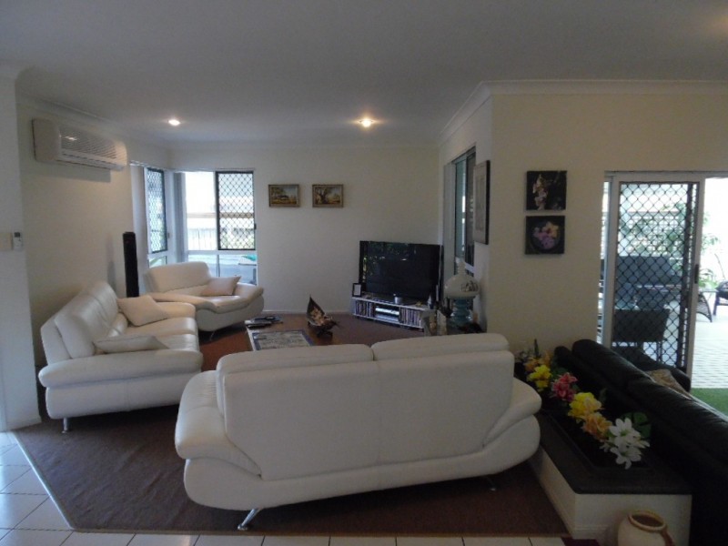 5 Gatakers Lane, Point Vernon QLD 4655