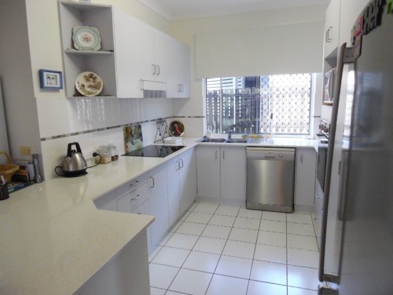 5 Gatakers Lane, Point Vernon QLD 4655