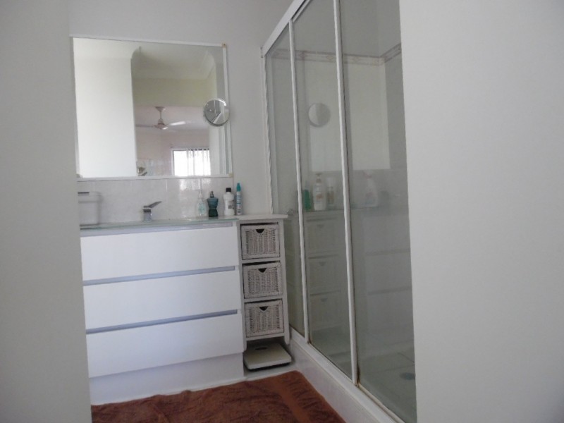 5 Gatakers Lane, Point Vernon QLD 4655