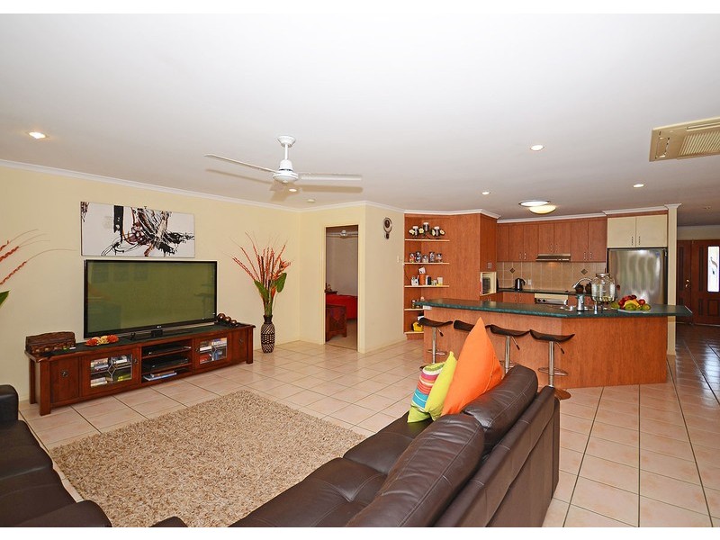 3 Oriole Court, Eli Waters QLD 4655