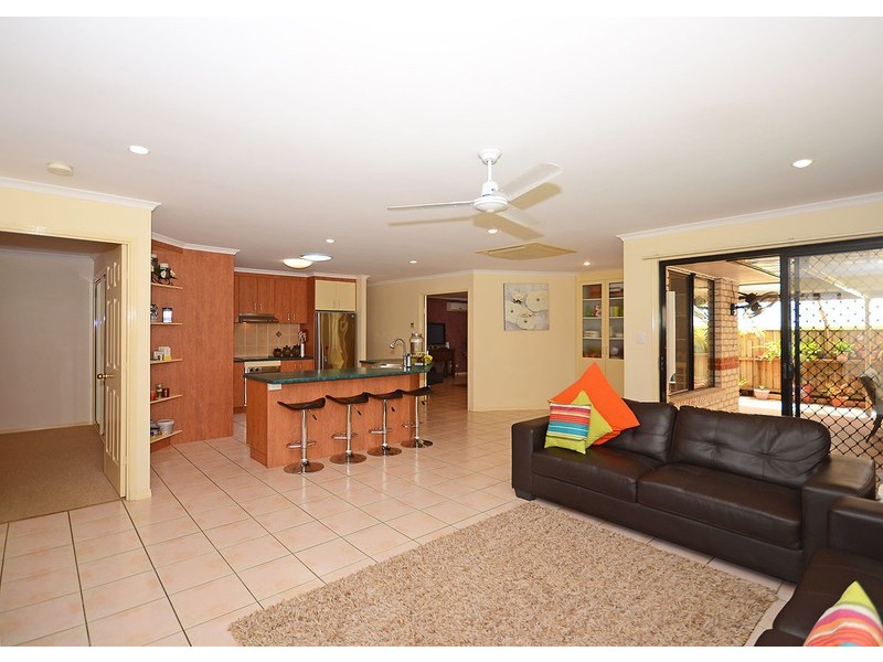 3 Oriole Court, Eli Waters QLD 4655