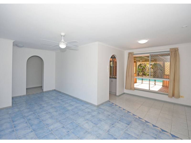 16 Debra Court, Urangan QLD 4655