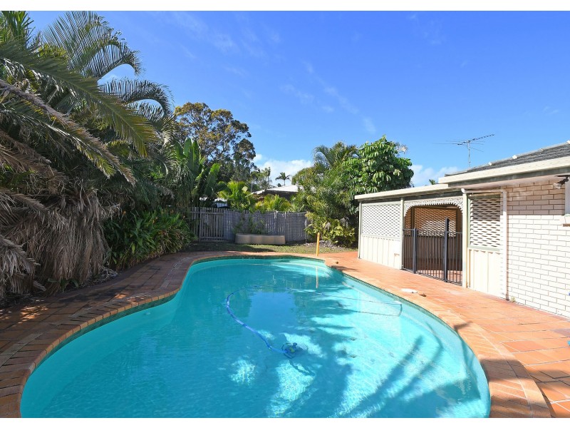 16 Debra Court, Urangan QLD 4655