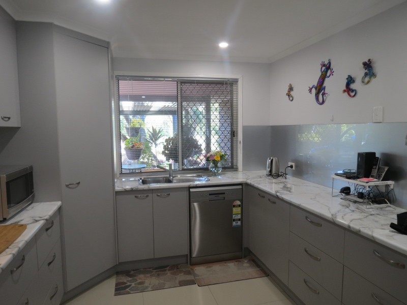 98 Murphy Street, Point Vernon QLD 4655