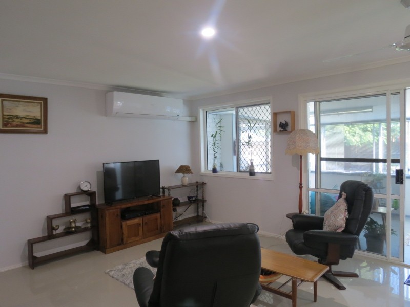 98 Murphy Street, Point Vernon QLD 4655