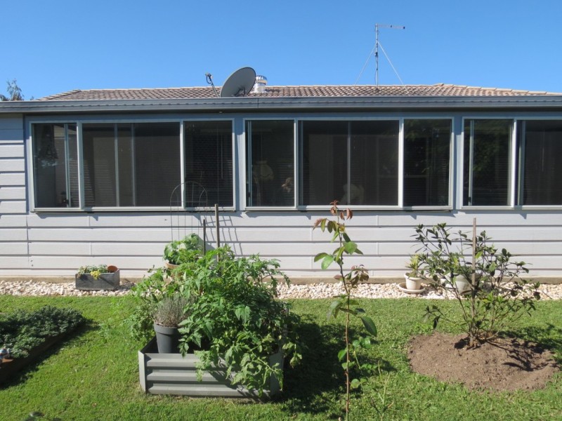 98 Murphy Street, Point Vernon QLD 4655