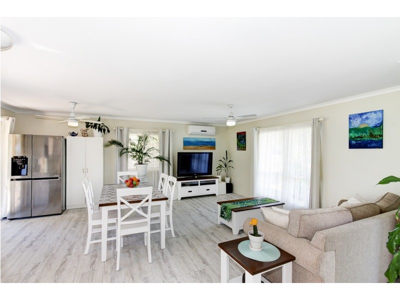 12 Jennylee Close, Urangan QLD 4655