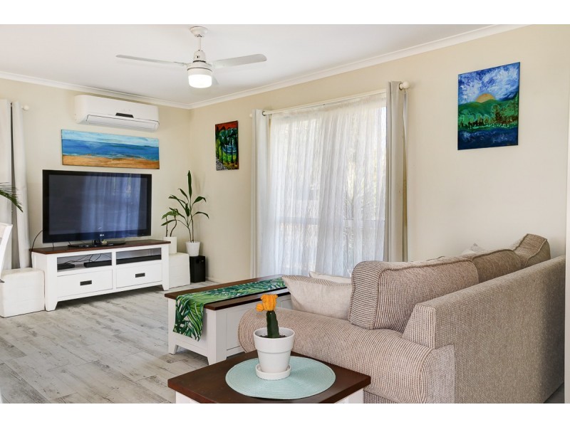 12 Jennylee Close, Urangan QLD 4655