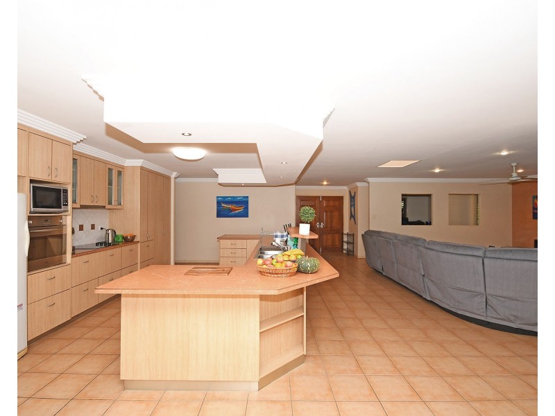 9 Sunline Court, Urangan QLD 4655