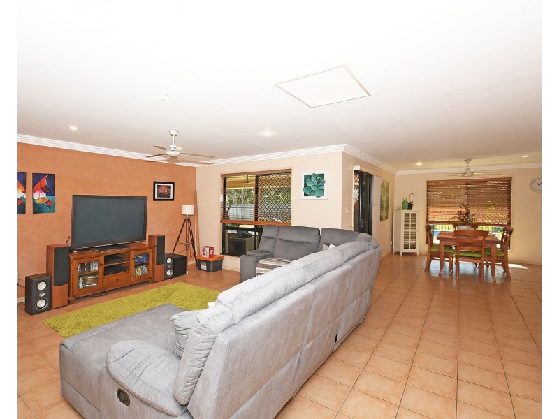 9 Sunline Court, Urangan QLD 4655