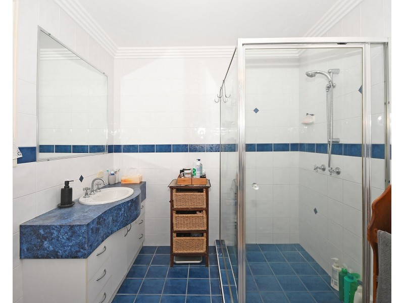 9 Sunline Court, Urangan QLD 4655