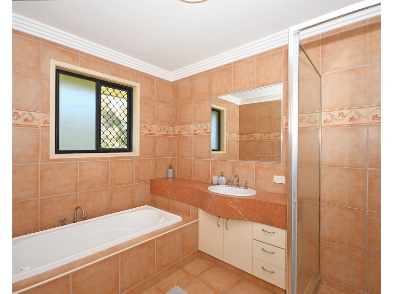 9 Sunline Court, Urangan QLD 4655