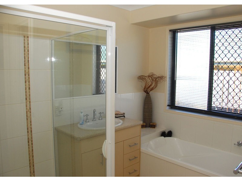 11 Bayley Court, Urraween QLD 4655